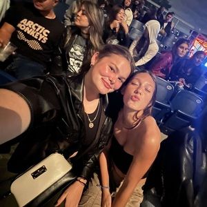 Meet your Posher, Alexandra